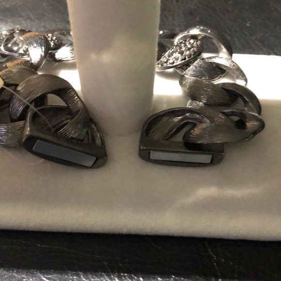 Magnetic clasp dark grey bracelet - Picture 6 of 6